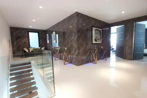 Chalet de 6 dormitorios en Pattaya, Tailandia № 155724 - foto 21