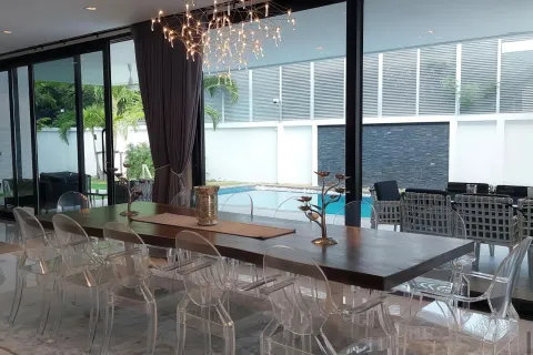 Chalet de 6 dormitorios en Pattaya, Tailandia № 155724 - foto 18