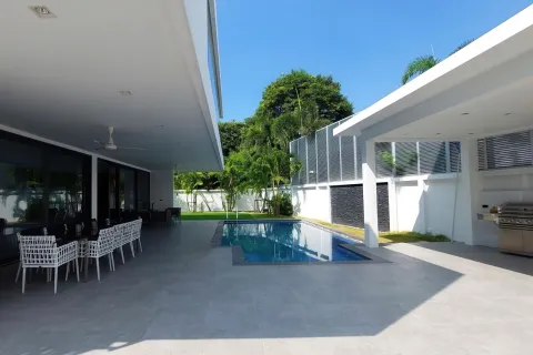 Chalet de 6 dormitorios en Pattaya, Tailandia № 155724 - foto 7