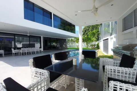 Chalet de 6 dormitorios en Pattaya, Tailandia № 155724 - foto 3