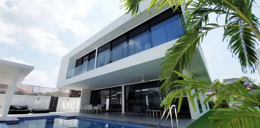 Chalet de 6 dormitorios en Pattaya, Tailandia № 155724