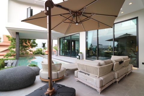 Chalet de 6 dormitorios en Pattaya, Tailandia № 155723 - foto 4