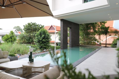 Chalet de 6 dormitorios en Pattaya, Tailandia № 155723 - foto 5