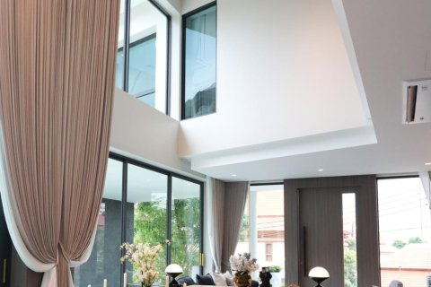 Chalet de 6 dormitorios en Pattaya, Tailandia № 155723 - foto 10