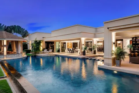 Villa in Pattaya, Thailand 8 bedrooms № 155722
