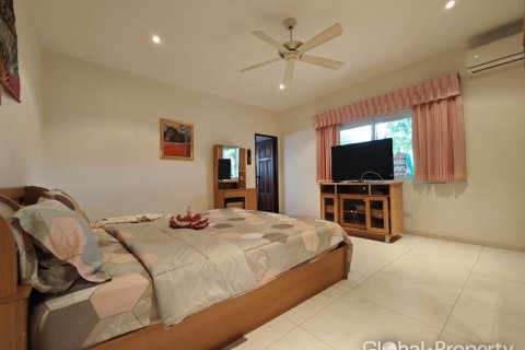 Casa de 3 dormitorios en Pattaya, Tailandia № 190913 - foto 15