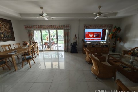 Casa de 3 dormitorios en Pattaya, Tailandia № 190913 - foto 2