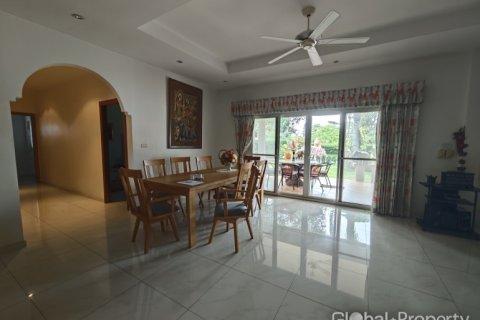 Casa de 3 dormitorios en Pattaya, Tailandia № 190913 - foto 4
