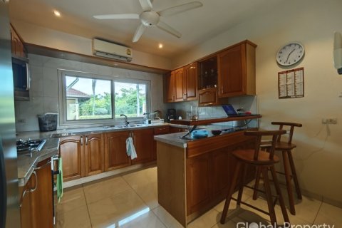 Casa de 3 dormitorios en Pattaya, Tailandia № 190913 - foto 5