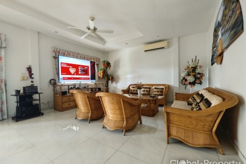 Casa de 3 dormitorios en Pattaya, Tailandia № 190913 - foto 3