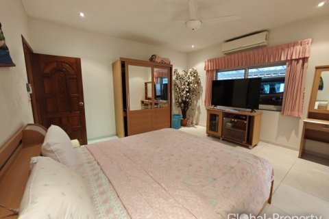 Casa de 3 dormitorios en Pattaya, Tailandia № 190913 - foto 18