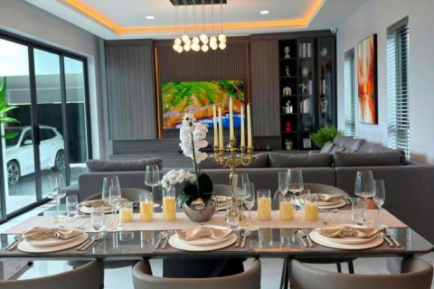 Casa de 6 dormitorios en Pattaya, Tailandia № 233484 - foto 17