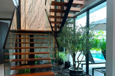 Casa de 6 dormitorios en Pattaya, Tailandia № 233484 - foto 13
