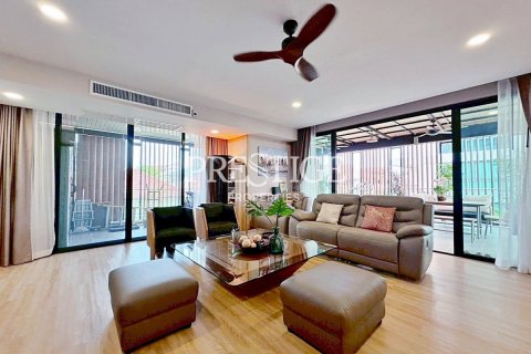 Condo in Pattaya, Thailand, 2 bedrooms № 198585