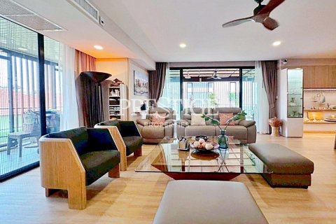Condo in Pattaya, Thailand, 2 bedrooms № 198585 - photo 2