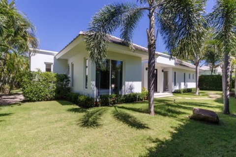Casa de 3 dormitorios en Hua Hin, Tailandia № 180998 - foto 4