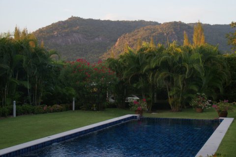 Casa de 3 dormitorios en Hua Hin, Tailandia № 180999 - foto 4