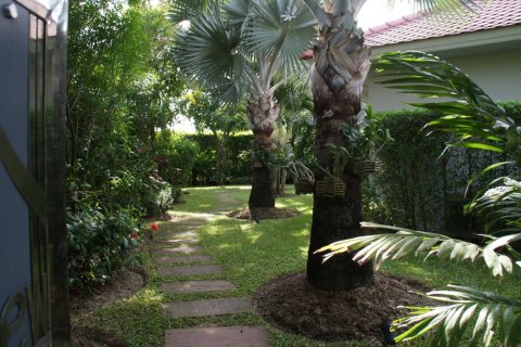 Casa de 3 dormitorios en Hua Hin, Tailandia № 180999 - foto 5