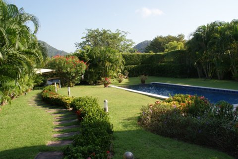Casa de 3 dormitorios en Hua Hin, Tailandia № 180999 - foto 3