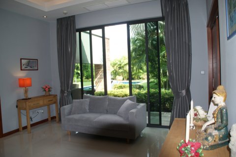 Casa de 3 dormitorios en Hua Hin, Tailandia № 180999 - foto 15