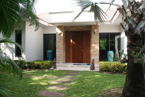 Casa de 3 dormitorios en Hua Hin, Tailandia № 180999 - foto 7