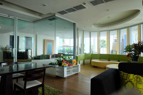 Condominio de 2 dormitorios en Phra Khanong, Bangkok, Tailandia № 143913 - foto 10
