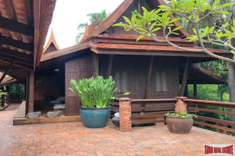 House in Bangkok, Thailand 6 bedrooms № 193850 - photo 5