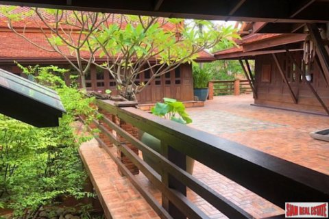 House in Bangkok, Thailand 6 bedrooms № 193850 - photo 4