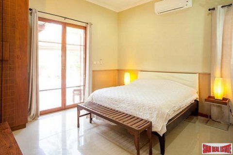 Chalet de 4 dormitorios en Hua Hin, Tailandia № 193852 - foto 3