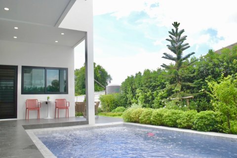 Chalet de 4 dormitorios en Bang Lamung, Tailandia № 170043 - foto 2