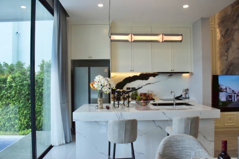 Chalet de 4 dormitorios en Bang Lamung, Tailandia № 170043 - foto 4