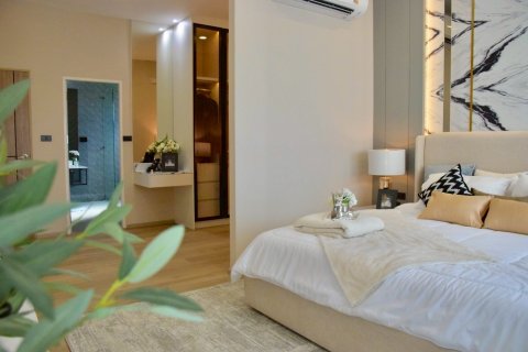 Chalet de 4 dormitorios en Bang Lamung, Tailandia № 170043 - foto 8