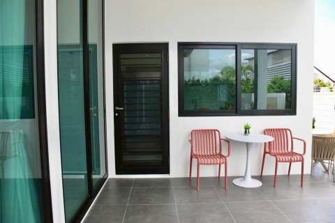 Chalet de 4 dormitorios en Bang Lamung, Tailandia № 170043 - foto 11