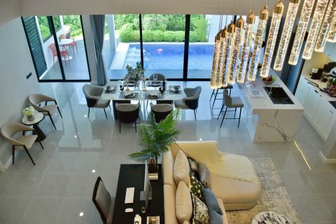Chalet de 4 dormitorios en Bang Lamung, Tailandia № 170043 - foto 3