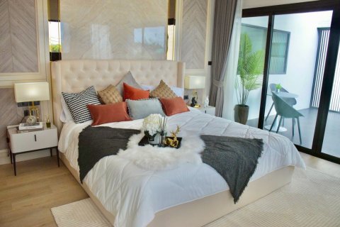Chalet de 4 dormitorios en Bang Lamung, Tailandia № 170043 - foto 5