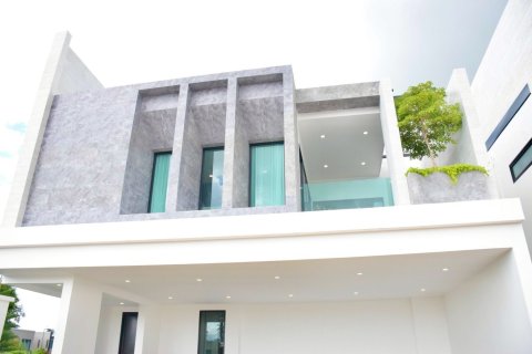 Chalet de 4 dormitorios en Bang Lamung, Tailandia № 170042 - foto 15