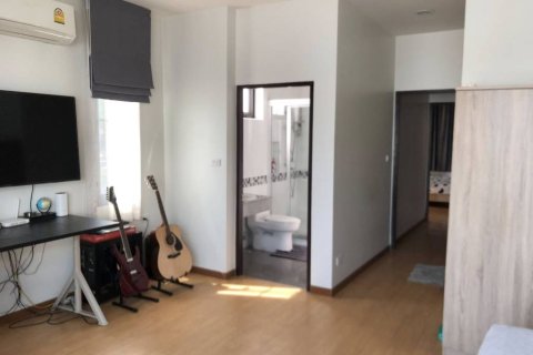 Adosado de 4 dormitorios en Bangkok, Tailandia № 173012 - foto 7