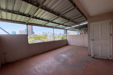 Adosado de 4 dormitorios en Khlong Toei, Bangkok, Tailandia № 140159 - foto 4