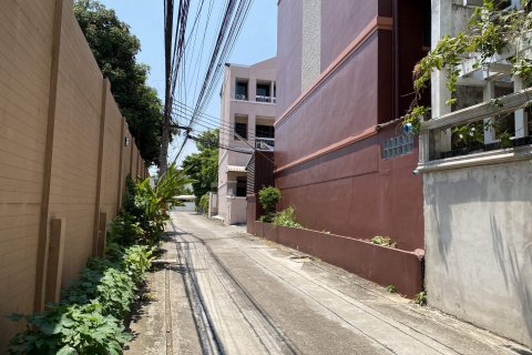 Adosado de 4 dormitorios en Khlong Toei, Bangkok, Tailandia № 140159 - foto 29