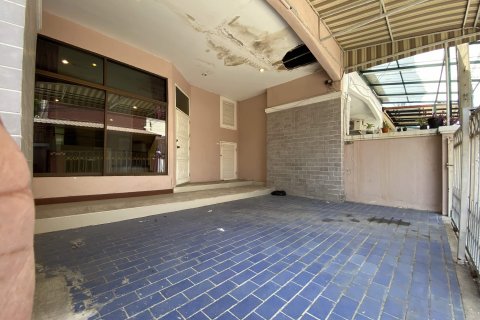 Adosado de 4 dormitorios en Khlong Toei, Bangkok, Tailandia № 140159 - foto 15