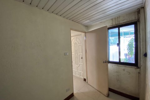 Adosado de 4 dormitorios en Khlong Toei, Bangkok, Tailandia № 140159 - foto 19