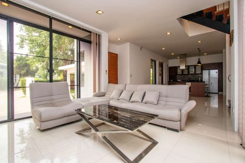 Chalet de 3 dormitorios en Chiang Mai, Tailandia № 175566 - foto 3