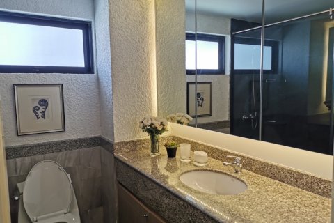 Condominio de 2 dormitorios en Bangkok, Tailandia № 66060 - foto 13