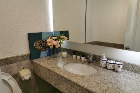 Condominio de 2 dormitorios en Bangkok, Tailandia № 66060 - foto 11