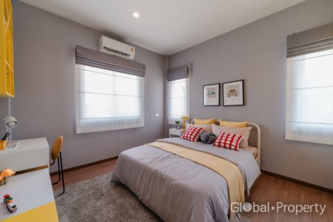 Casa de 4 dormitorios en Rayong, Tailandia № 135340 - foto 18
