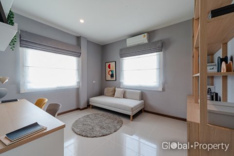 Casa de 4 dormitorios en Rayong, Tailandia № 135340 - foto 9