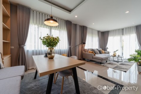 Casa de 4 dormitorios en Rayong, Tailandia № 135340 - foto 6