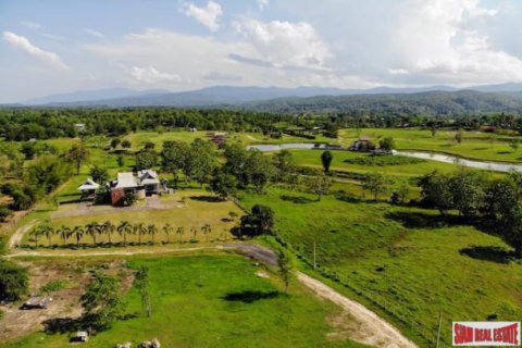 Chalet de 3 dormitorios en Mae Taeng, Tailandia № 202706