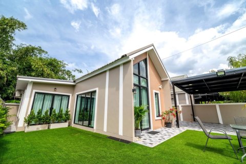 Casa de 3 dormitorios en Pattaya, Tailandia № 152478 - foto 6