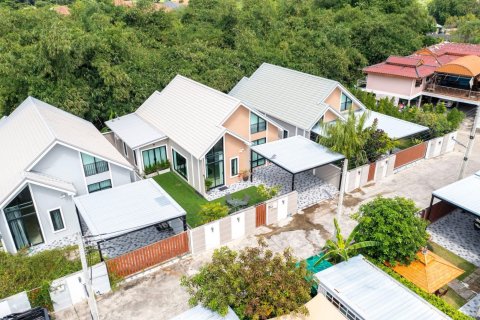 Casa de 3 dormitorios en Pattaya, Tailandia № 152478 - foto 2